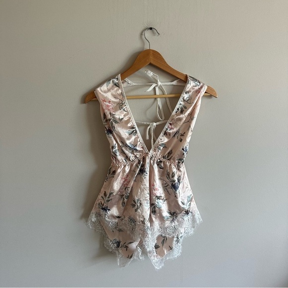 3/$20⚡️ Pink Floral Lace Trim Romper One Piece Teddy Lingerie Open Back Shein - Picture 3 of 12